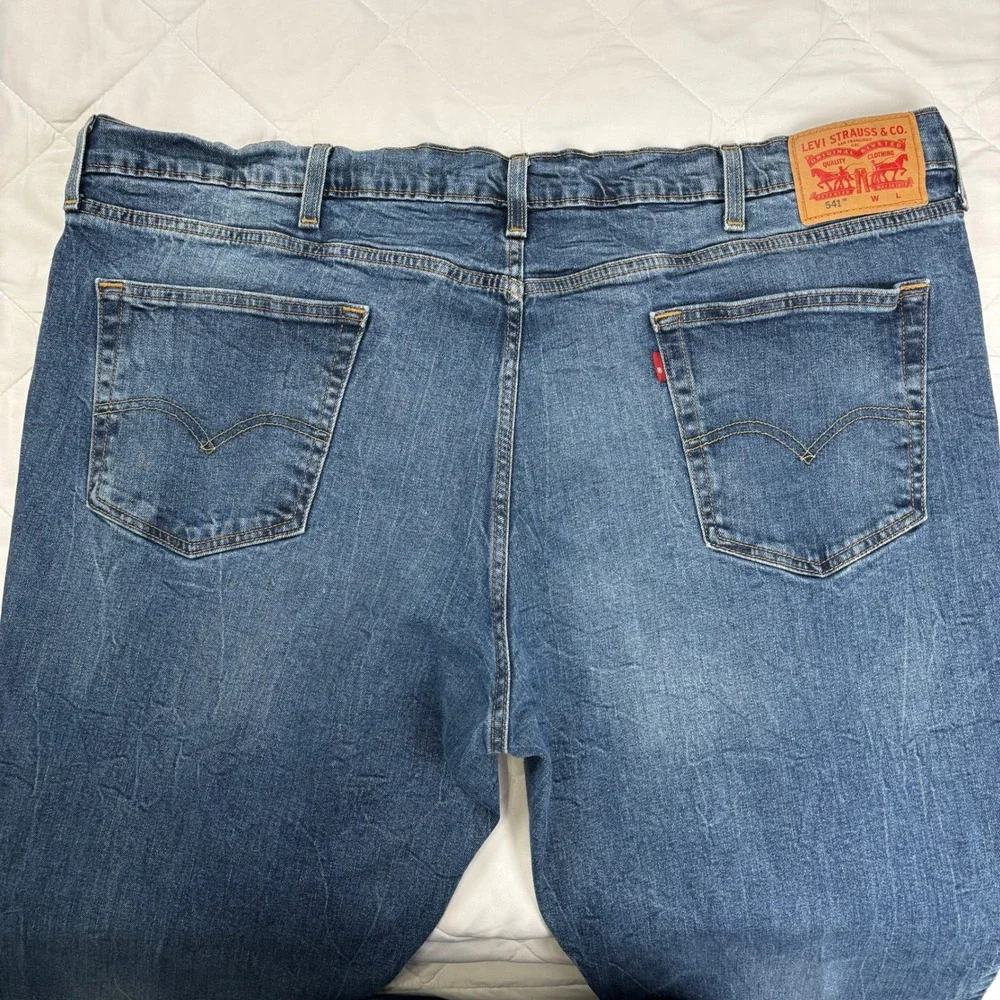 Levi's 541 Athletic Taper Jeans Men's W48 L30 Medium‎ Wash Stretch Denim
